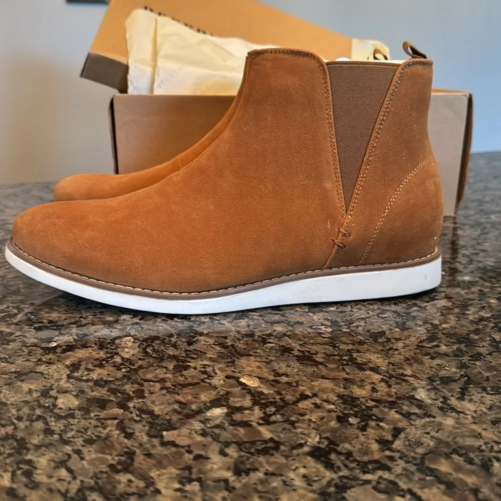 Reserved Footwear tan chukka boots NIB 10